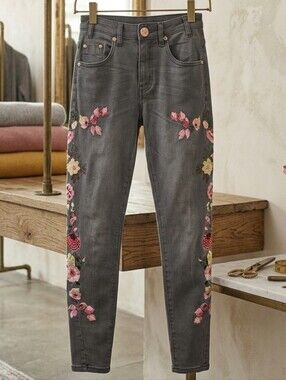 255h.  One Teaspoon Birds of Paradise Scallywags Jeans Size 26